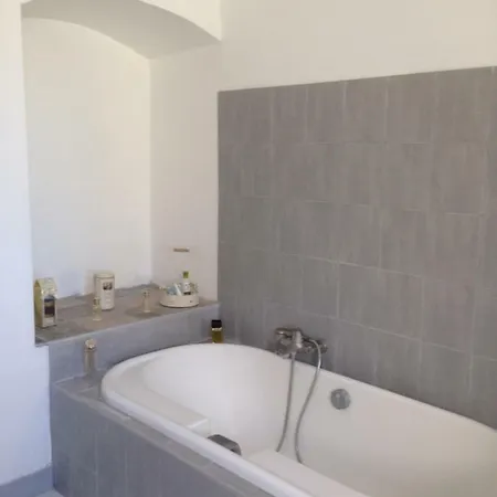 Le Relais De La Tour Bed and breakfast