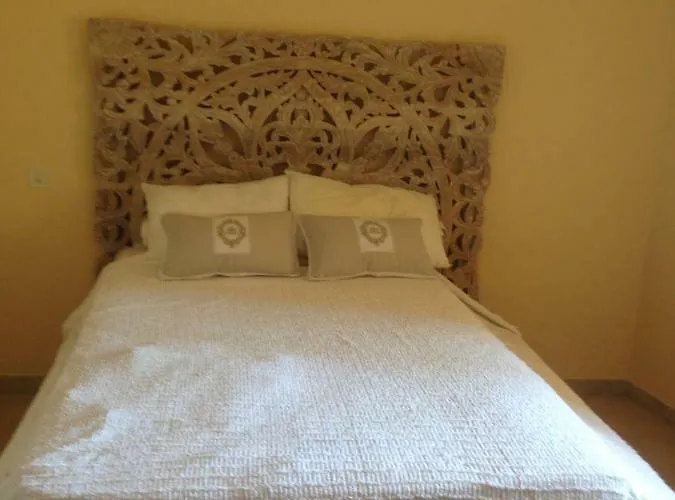 Le Relais De La Tour Bed & Breakfast *